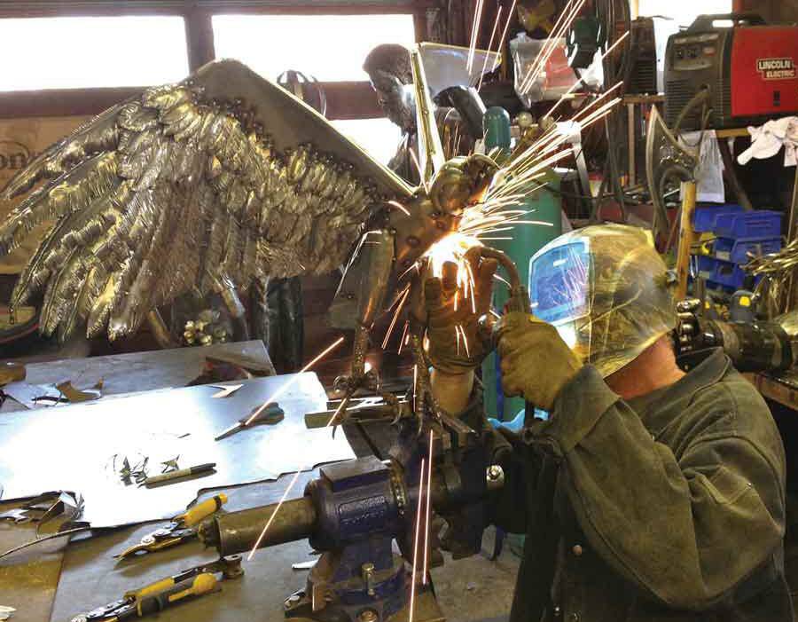 全球钣金新闻-金属制造狂：焊工制作动物的金属钣金-开云手机站官方版网站登录入口-开云(中国)